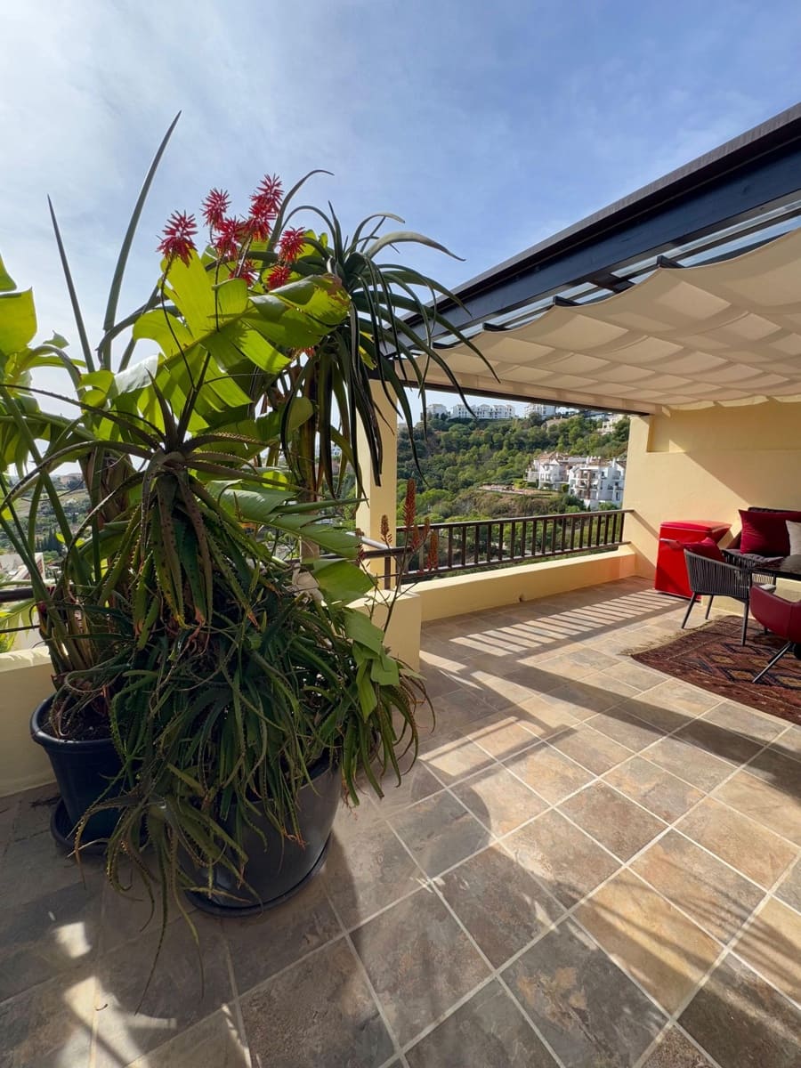 1 soverom Penthouse til salgs i Los Arqueros med svømmebasseng garasje - € 750 000 (Ref: 9233130)