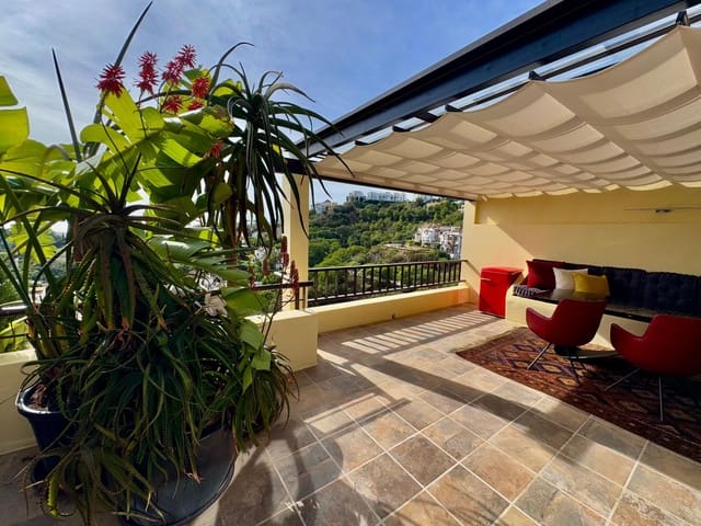 1 bedroom Penthouse for sale in Los Arqueros, Benahavís with pool garage - € 750,000 (Ref: 9233130)