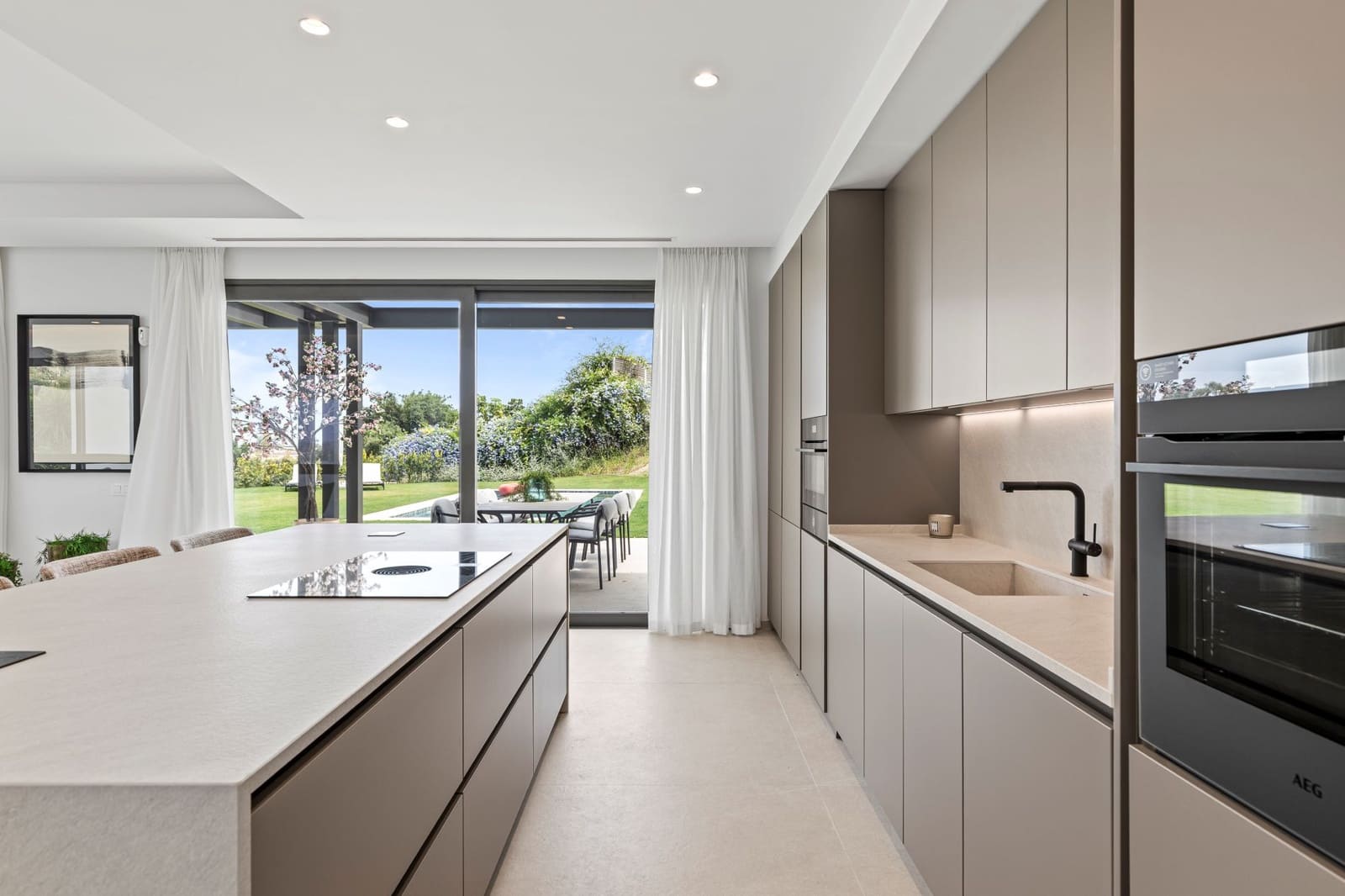 6 soverom Villa til salgs i Benahavis med svømmebasseng garasje - € 3 350 000 (Ref: 9233138)