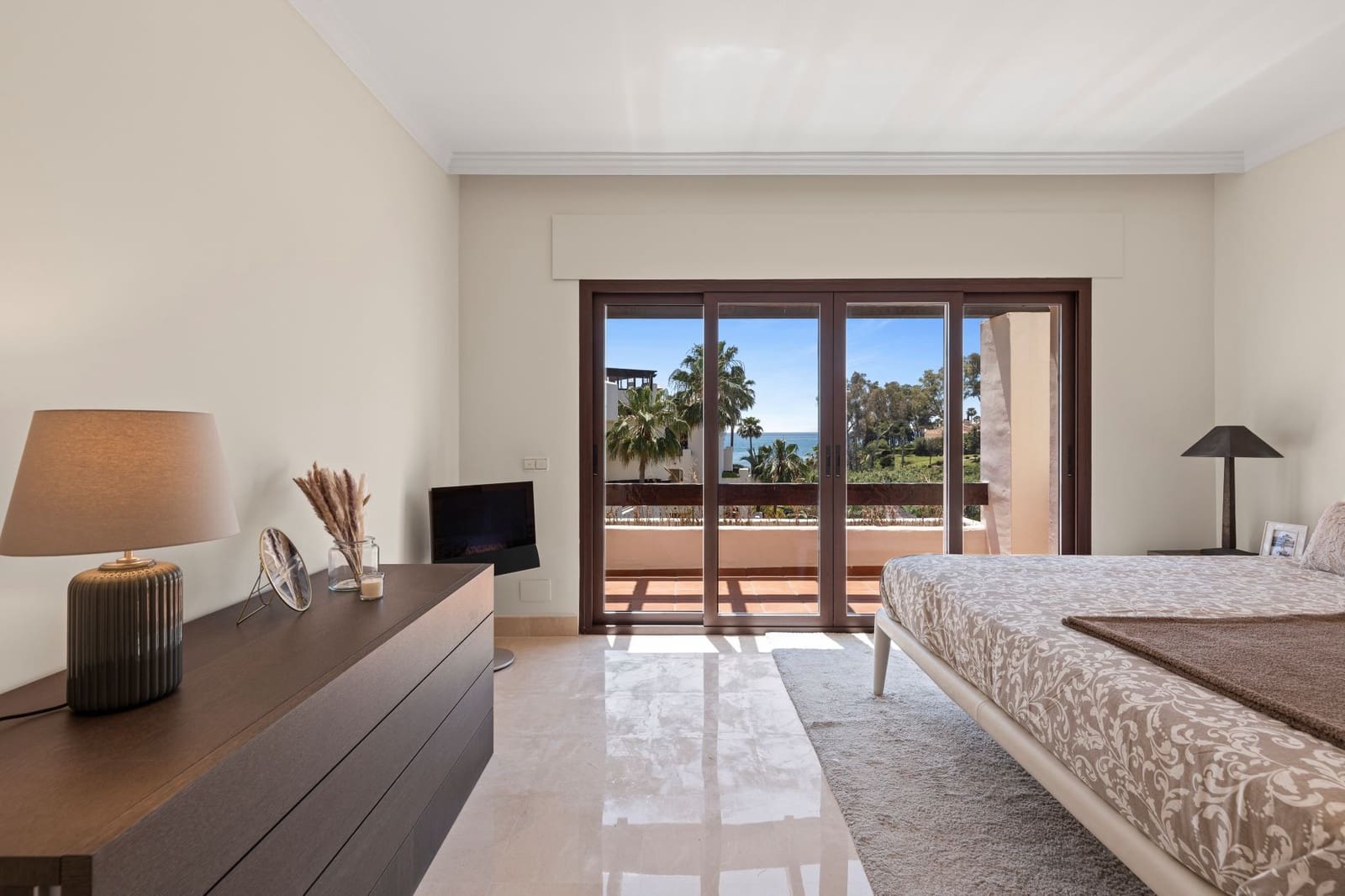 3 soveværelse Lejlighed til salg i Estepona med swimmingpool garage - € 1.700.000 (Ref: 9233139)