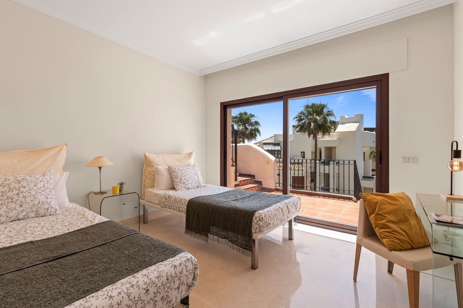 3 soveværelse Lejlighed til salg i Estepona med swimmingpool garage - € 1.700.000 (Ref: 9233139)