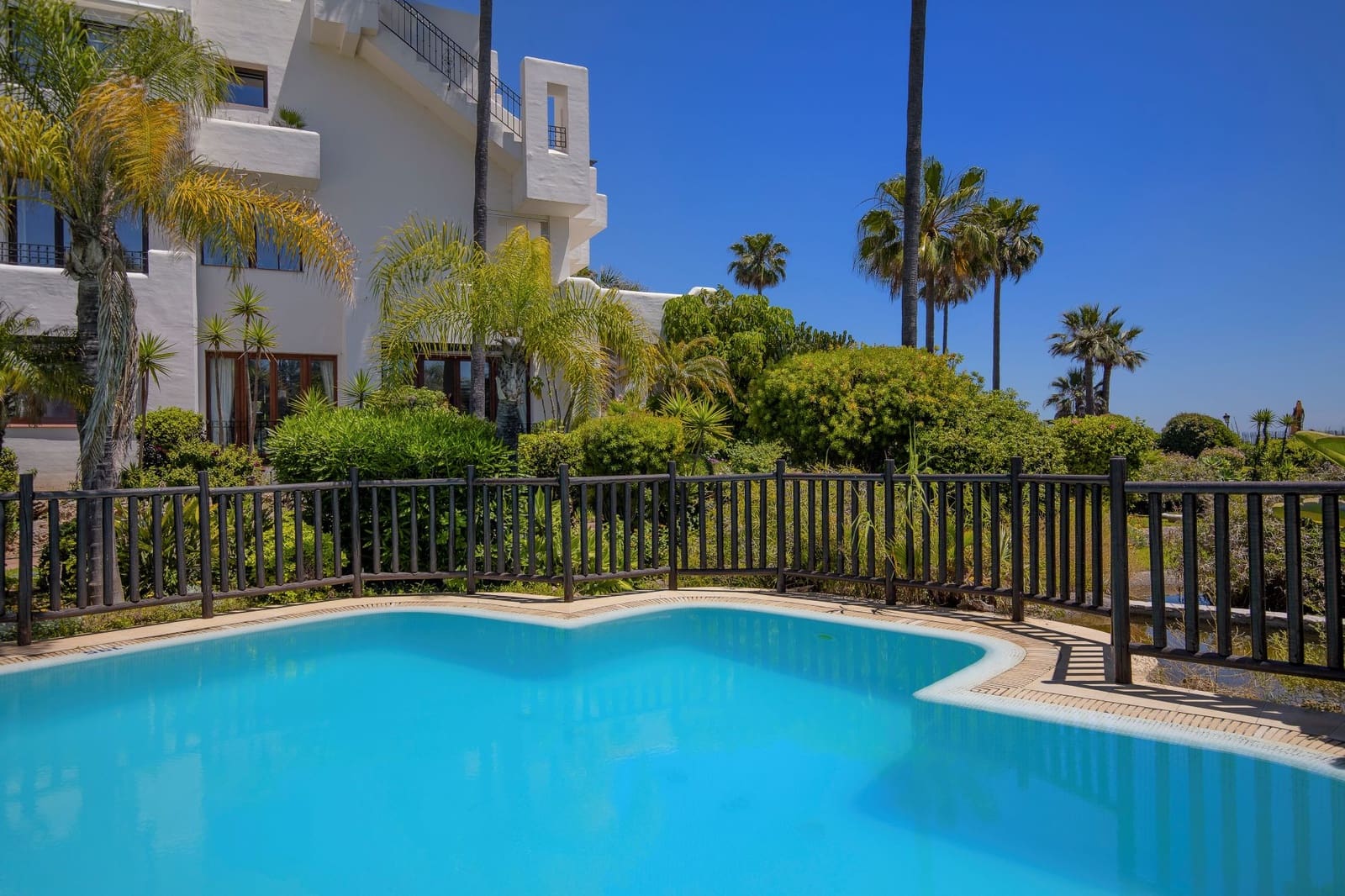 3 soveværelse Lejlighed til salg i Estepona med swimmingpool garage - € 1.700.000 (Ref: 9233139)