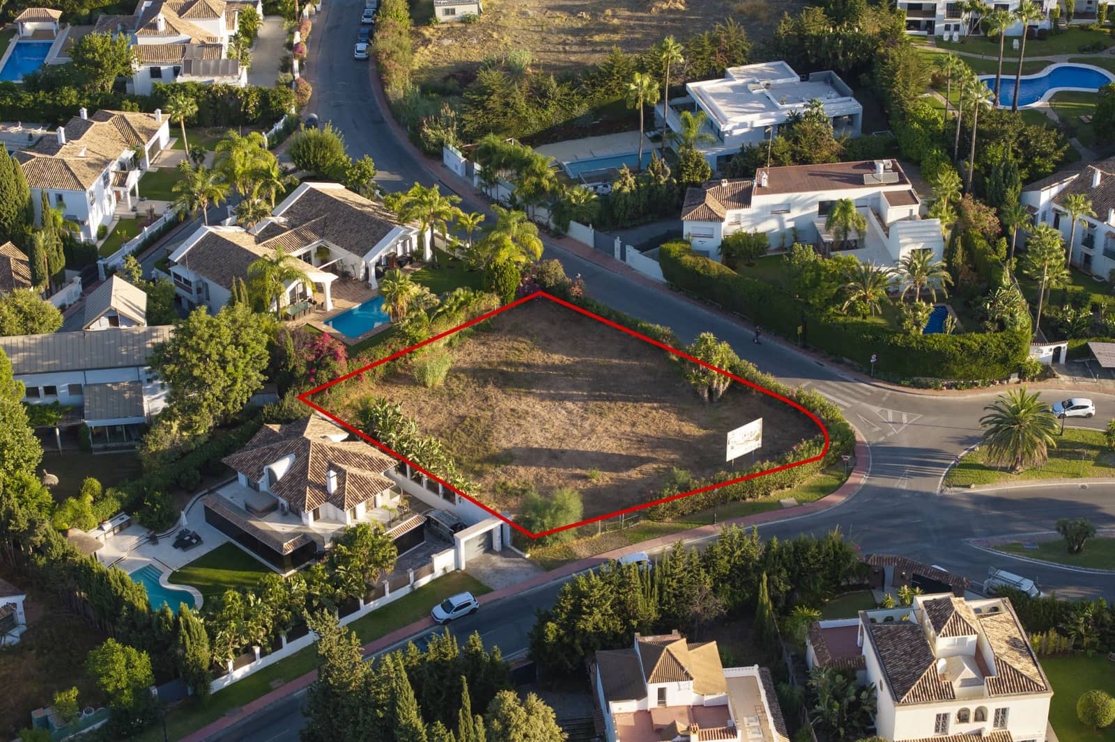 Building Plot for sale in Nueva Andalucia - € 1,300,000 (Ref: 9236084)