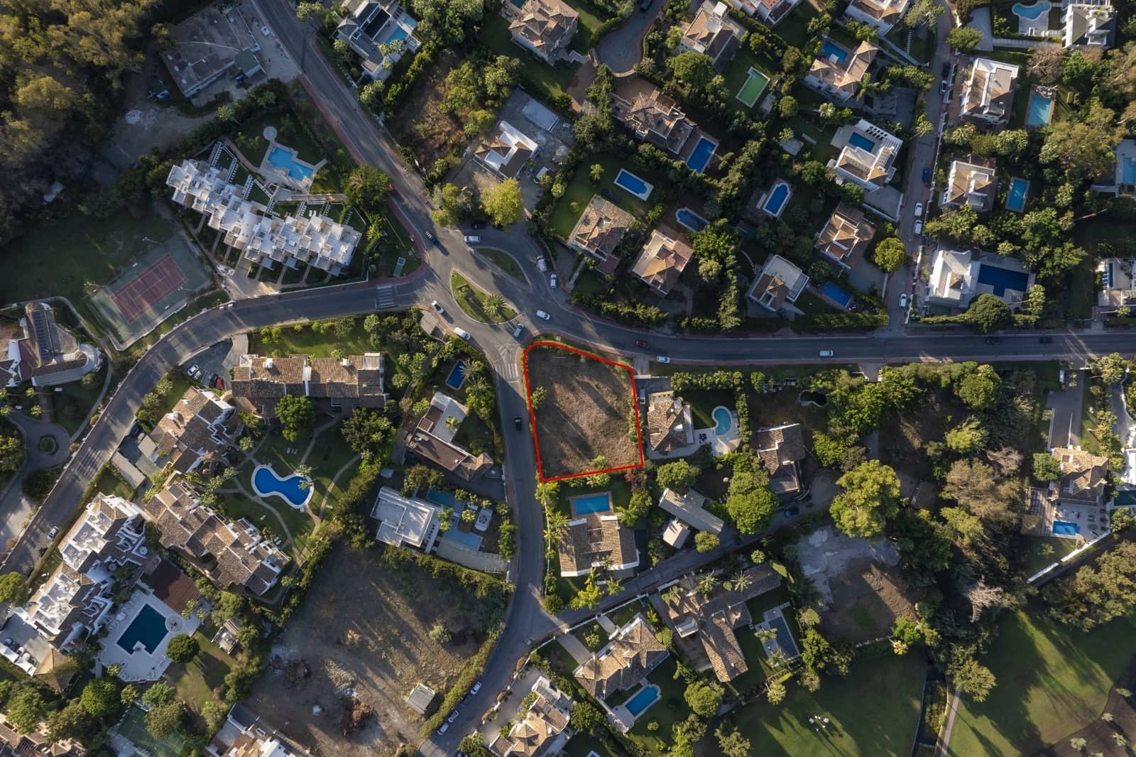 Building Plot for sale in Nueva Andalucia - € 1,300,000 (Ref: 9236084)