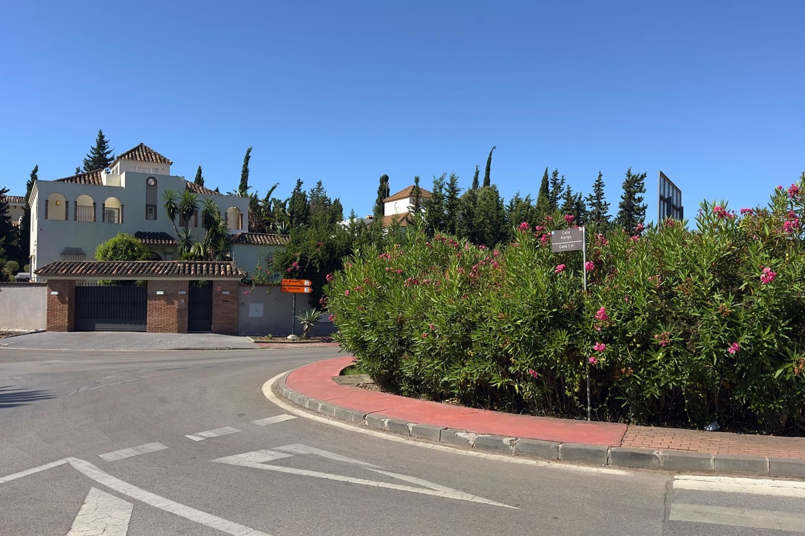 Building Plot for sale in Nueva Andalucia - € 1,300,000 (Ref: 9236084)