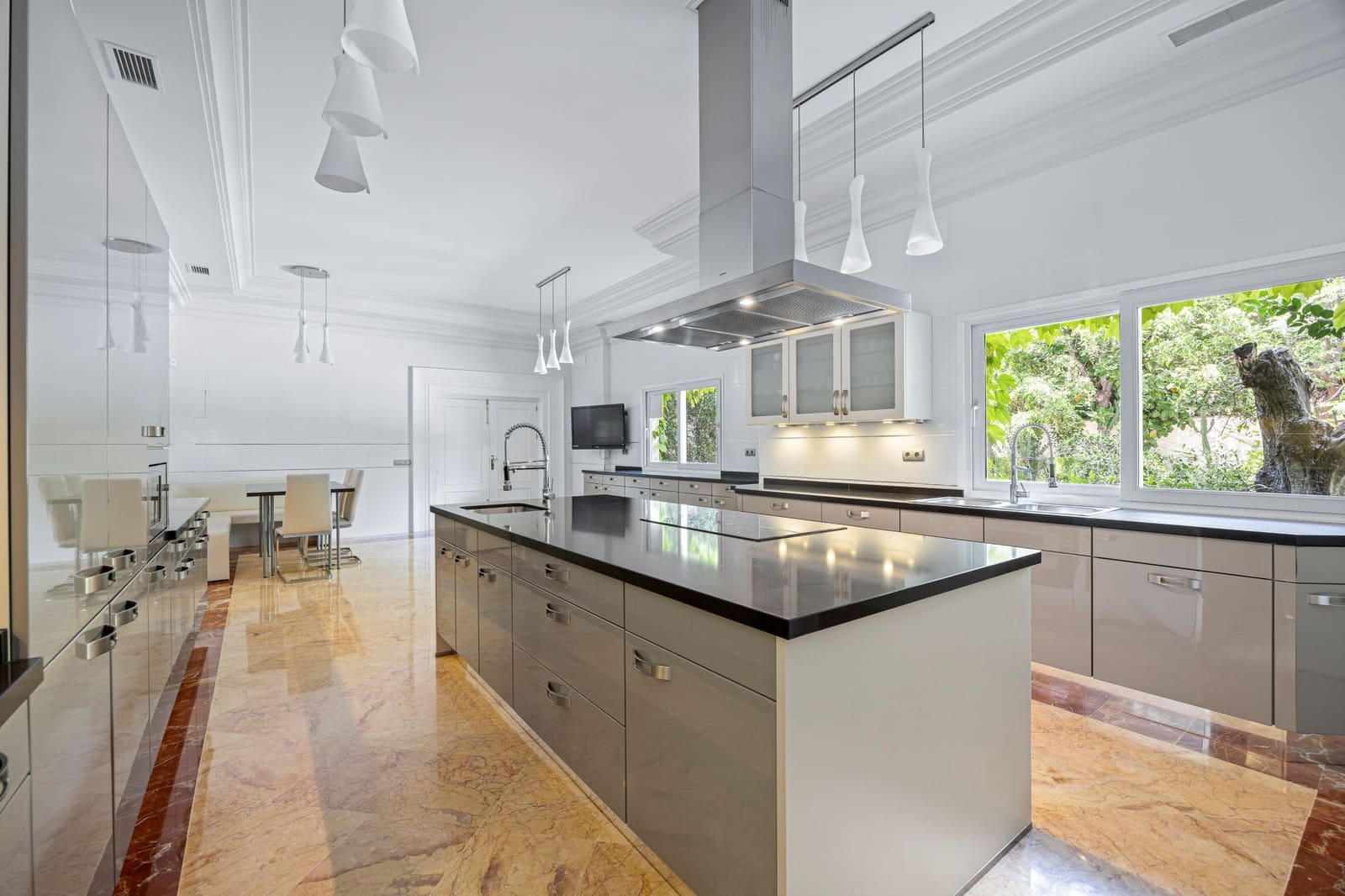 9 bedroom Villa for sale in Marbella with pool garage - € 7,900,000 (Ref: 9312416)