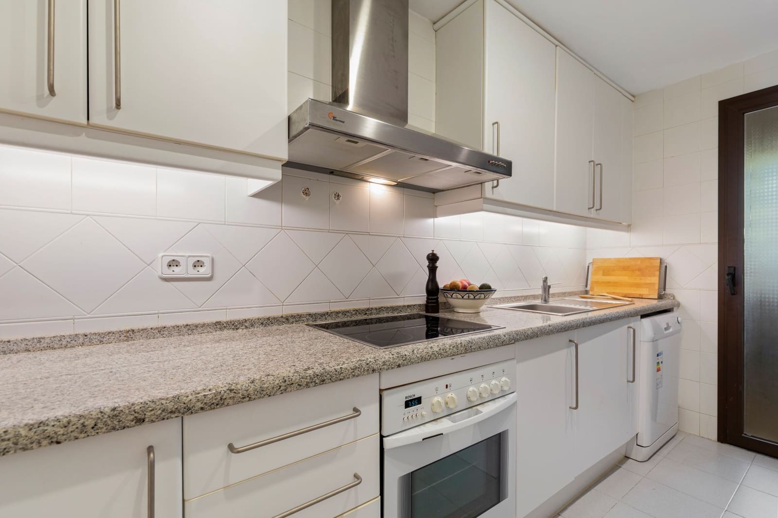 3 bedroom Apartment for sale in Los Arqueros with pool garage - € 520,000 (Ref: 9349095)