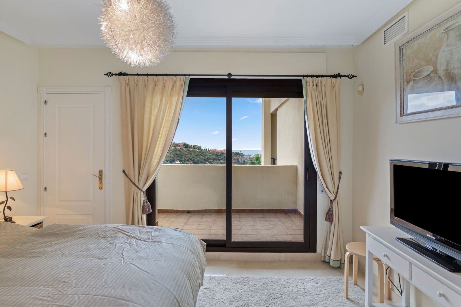 3 bedroom Apartment for sale in Los Arqueros with pool garage - € 520,000 (Ref: 9349095)