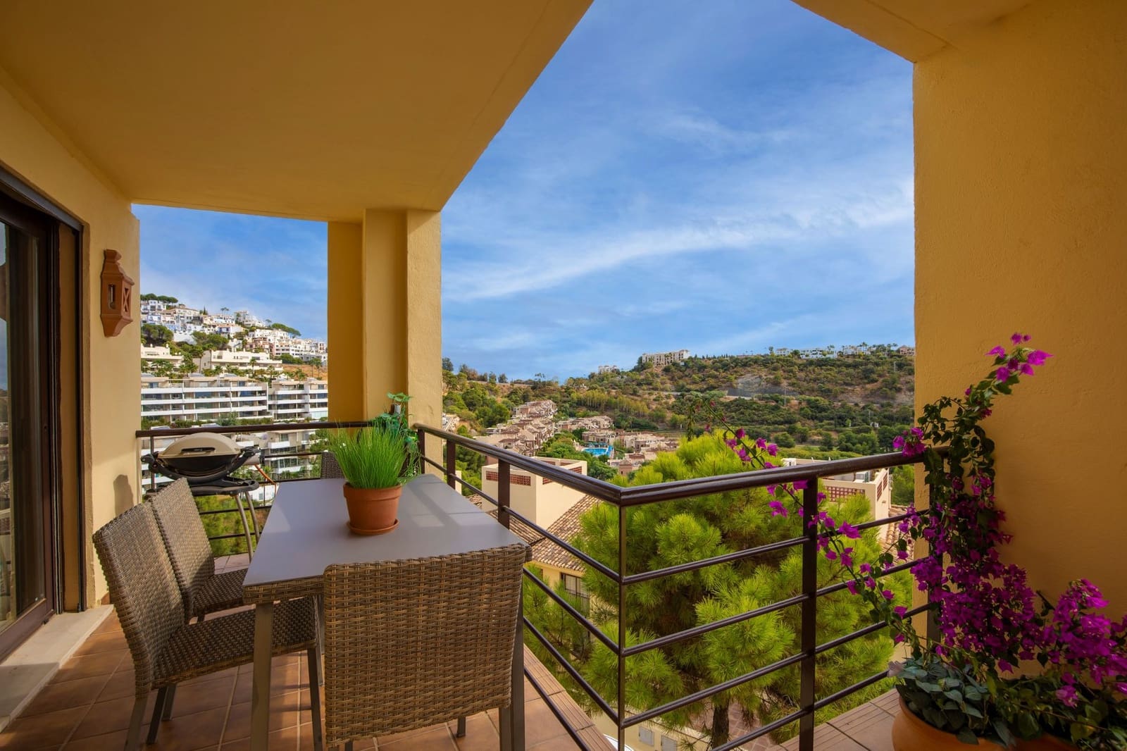 3 bedroom Apartment for sale in Los Arqueros with pool garage - € 520,000 (Ref: 9349095)