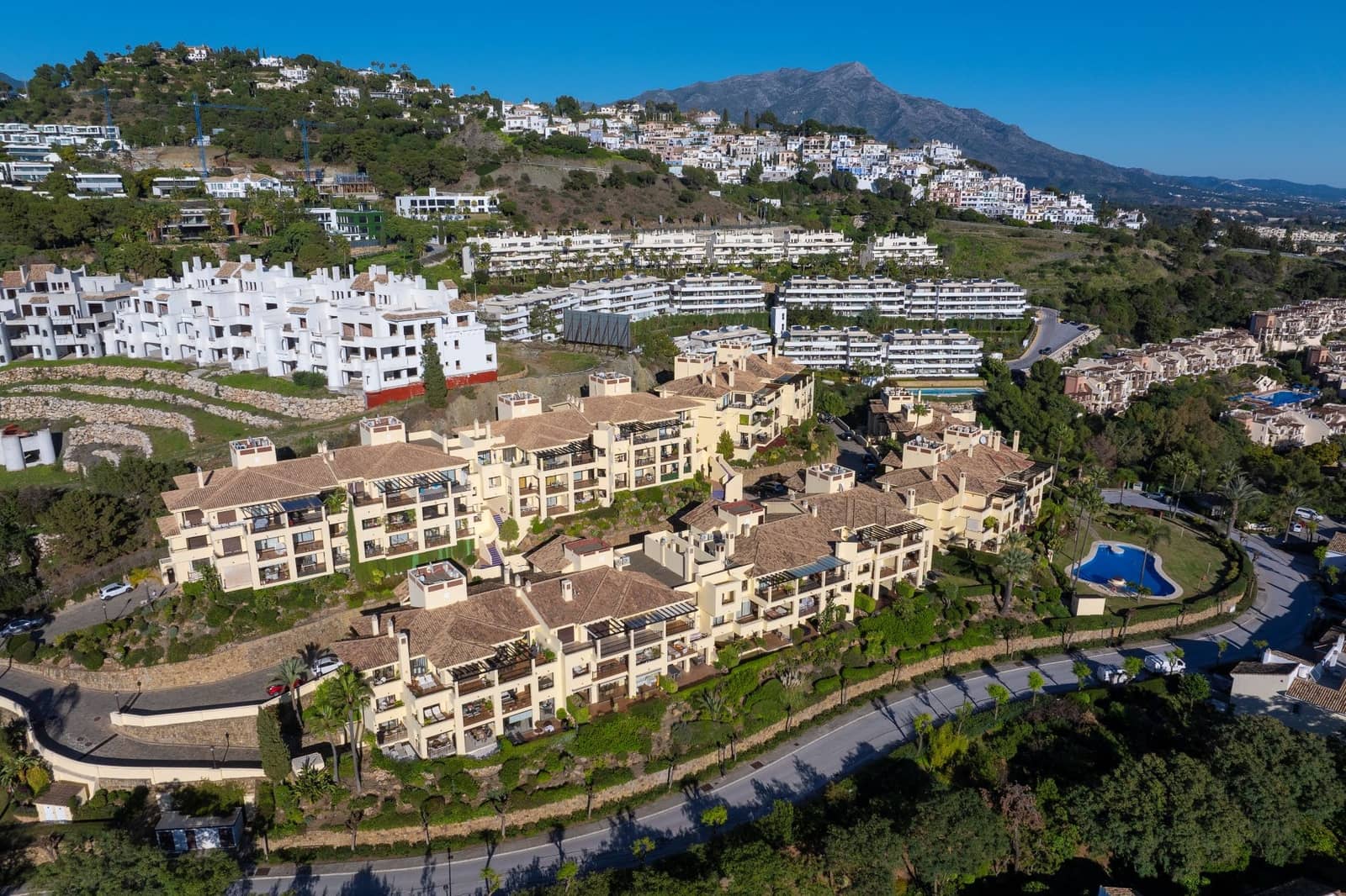 3 bedroom Apartment for sale in Los Arqueros with pool garage - € 520,000 (Ref: 9349095)