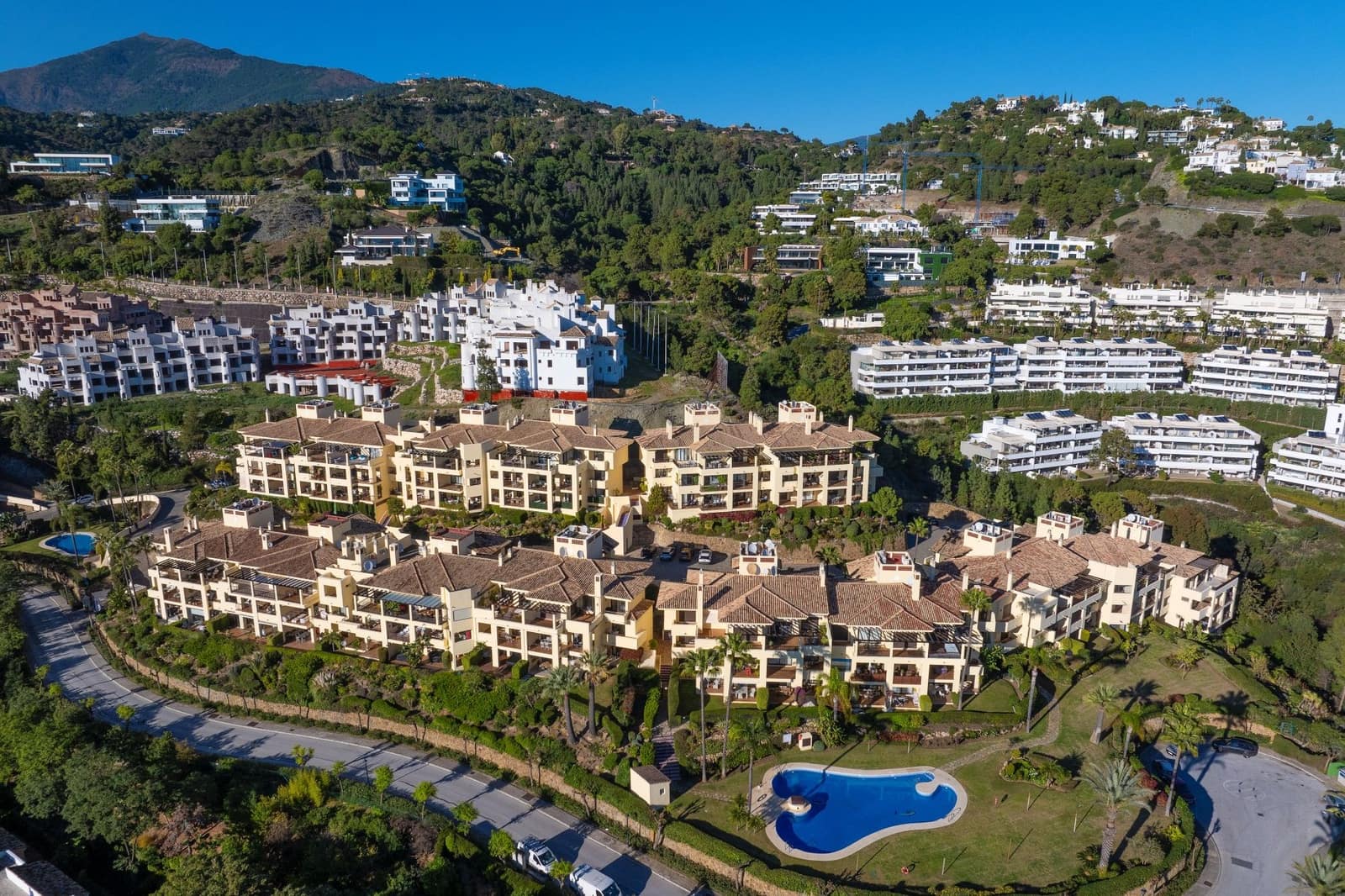 3 bedroom Apartment for sale in Los Arqueros with pool garage - € 520,000 (Ref: 9349095)