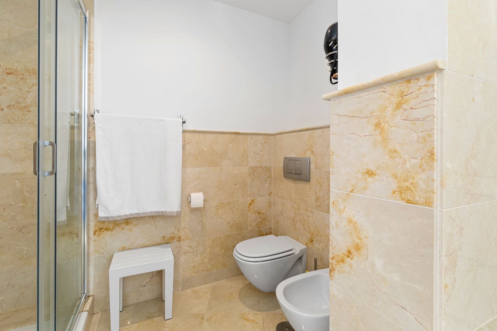 3 sypialnia Penthouse na sprzedaż w Marbella z basenem garażem - 795 000 € (Ref: 9385183)