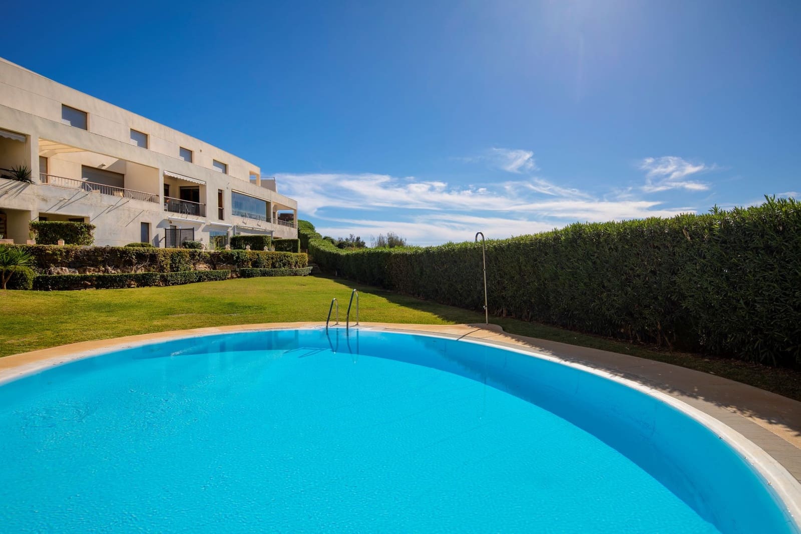 3 sypialnia Penthouse na sprzedaż w Marbella z basenem garażem - 795 000 € (Ref: 9385183)