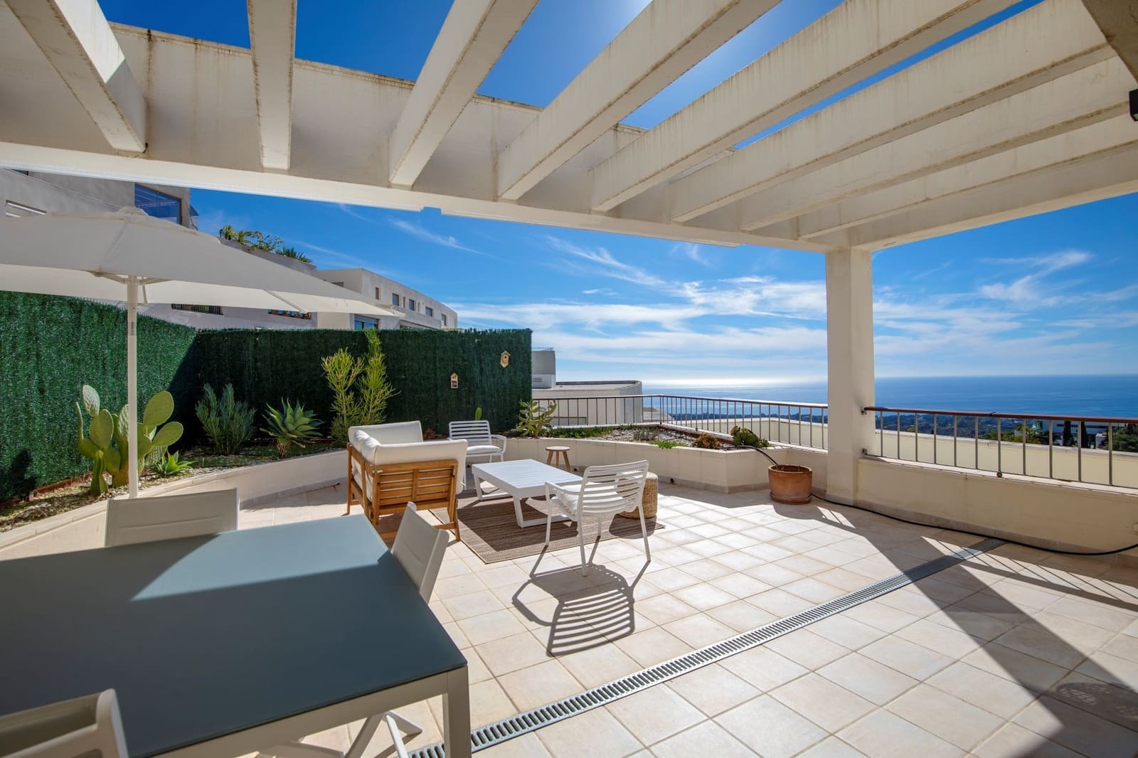 3 sypialnia Penthouse na sprzedaż w Marbella z basenem garażem - 795 000 € (Ref: 9385183)