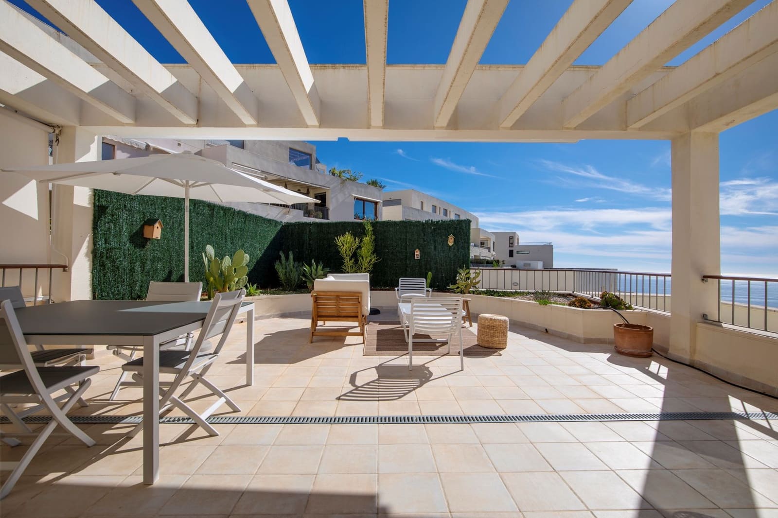 3 sypialnia Penthouse na sprzedaż w Marbella z basenem garażem - 795 000 € (Ref: 9385183)