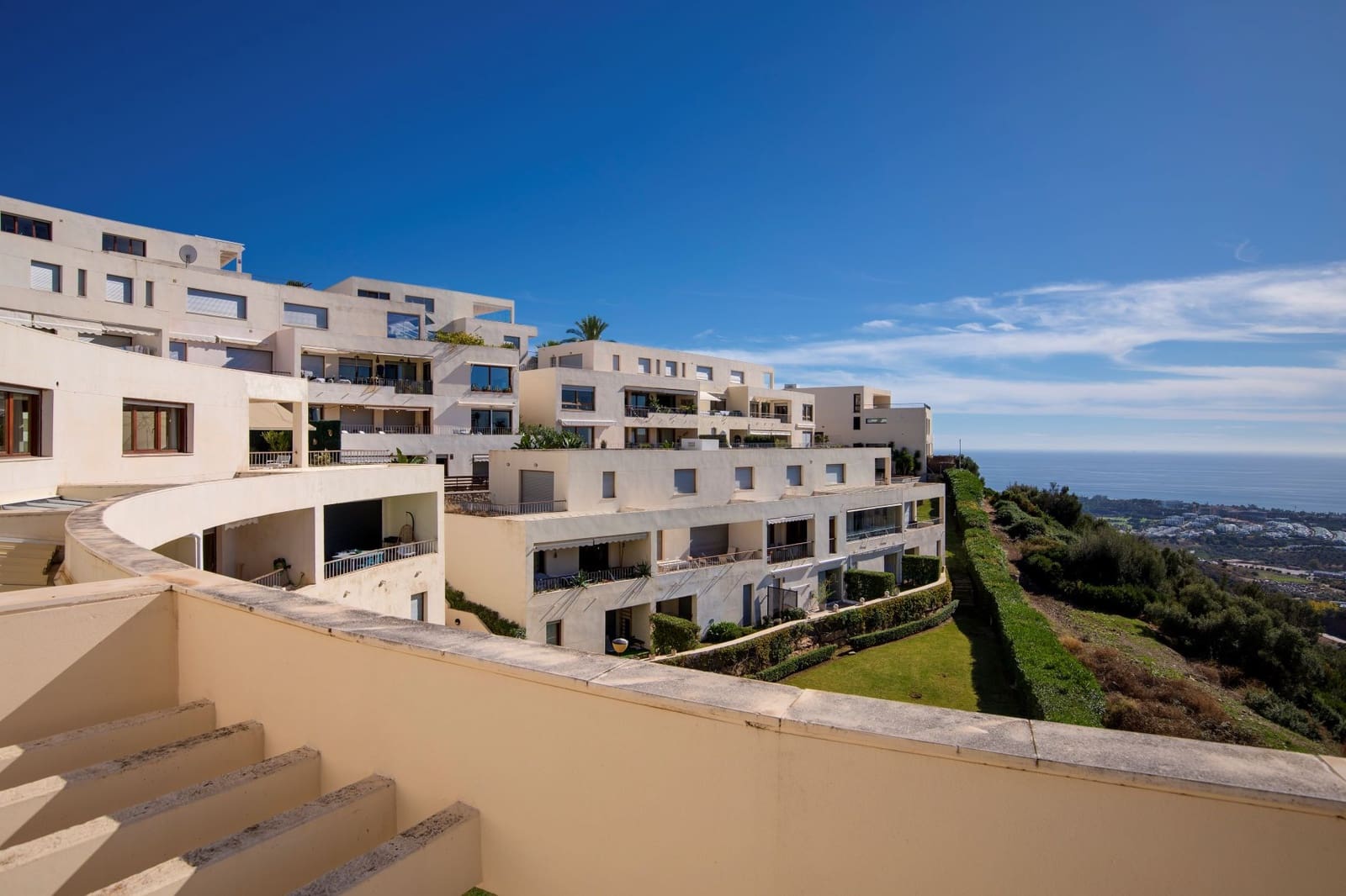 3 sypialnia Penthouse na sprzedaż w Marbella z basenem garażem - 795 000 € (Ref: 9385183)