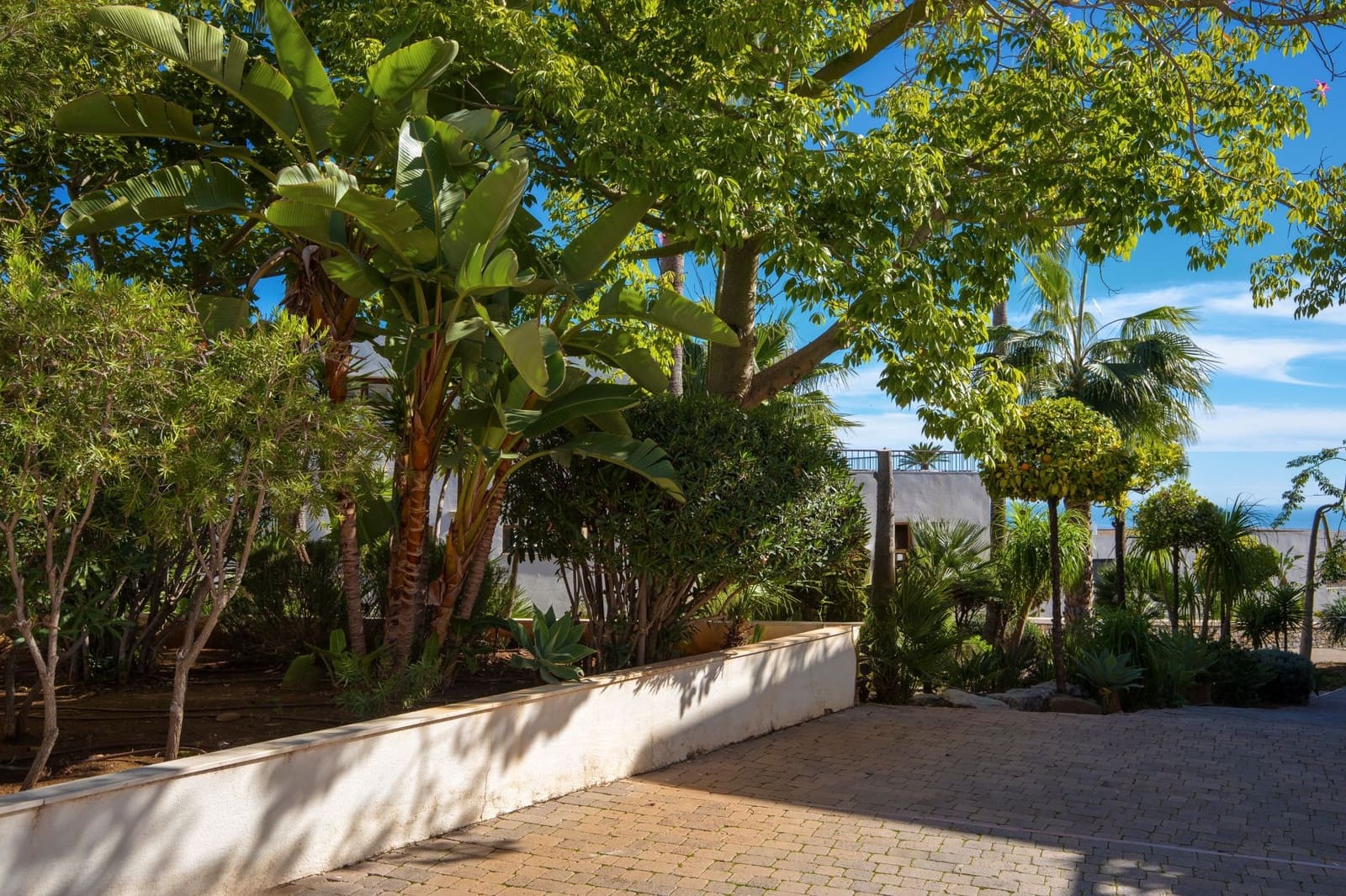 3 sypialnia Penthouse na sprzedaż w Marbella z basenem garażem - 795 000 € (Ref: 9385183)