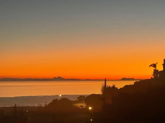 3 soverom Penthouse til salgs i Alto de los Monteros, Marbella med svømmebasseng garasje - € 795 000 (Ref: 9385183)