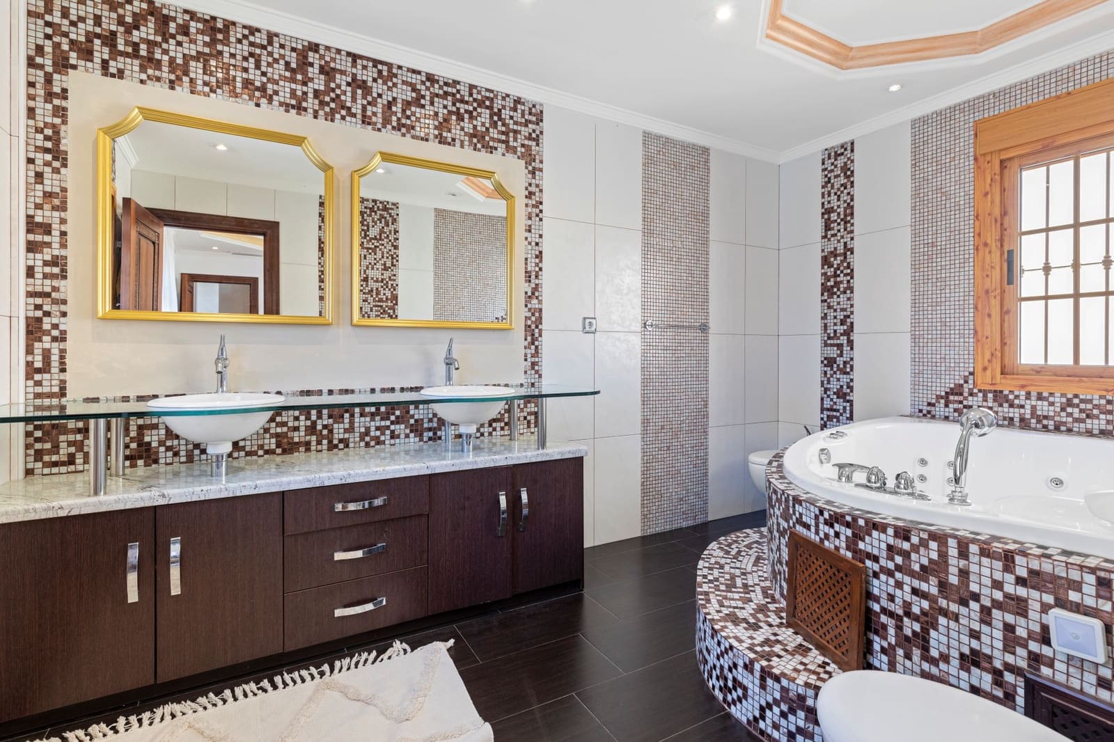 4 bedroom Townhouse for sale in Mijas Costa with garage - € 375,000 (Ref: 9413747)