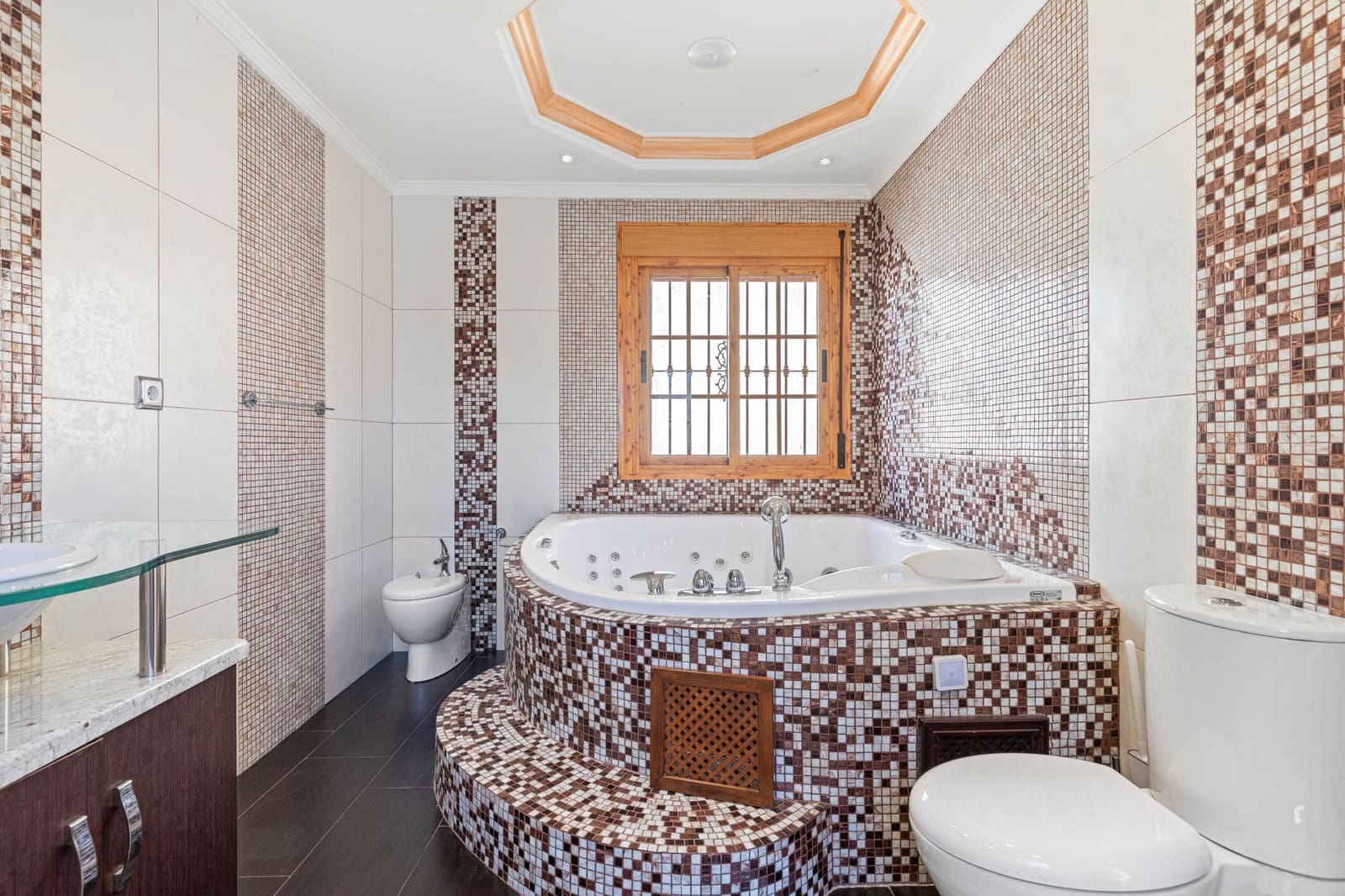 4 bedroom Townhouse for sale in Mijas Costa with garage - € 375,000 (Ref: 9413747)