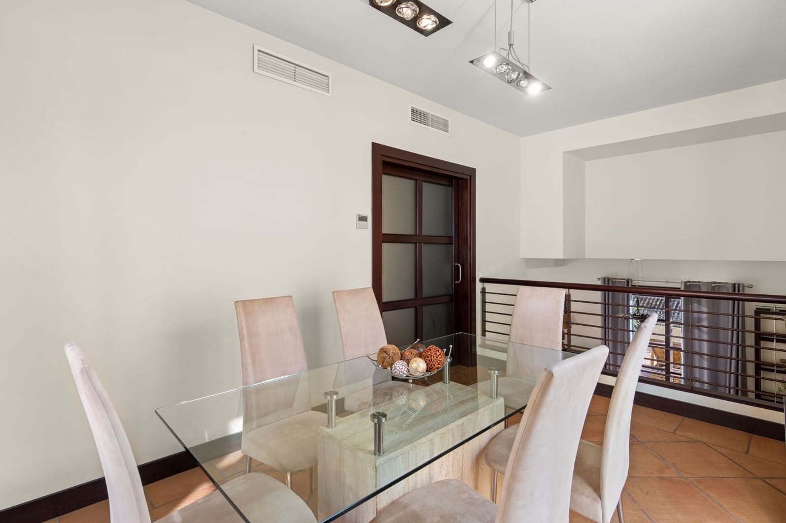 4 soverom Hus til salgs i Benahavis med svømmebasseng garasje - € 425 000 (Ref: 9451982)