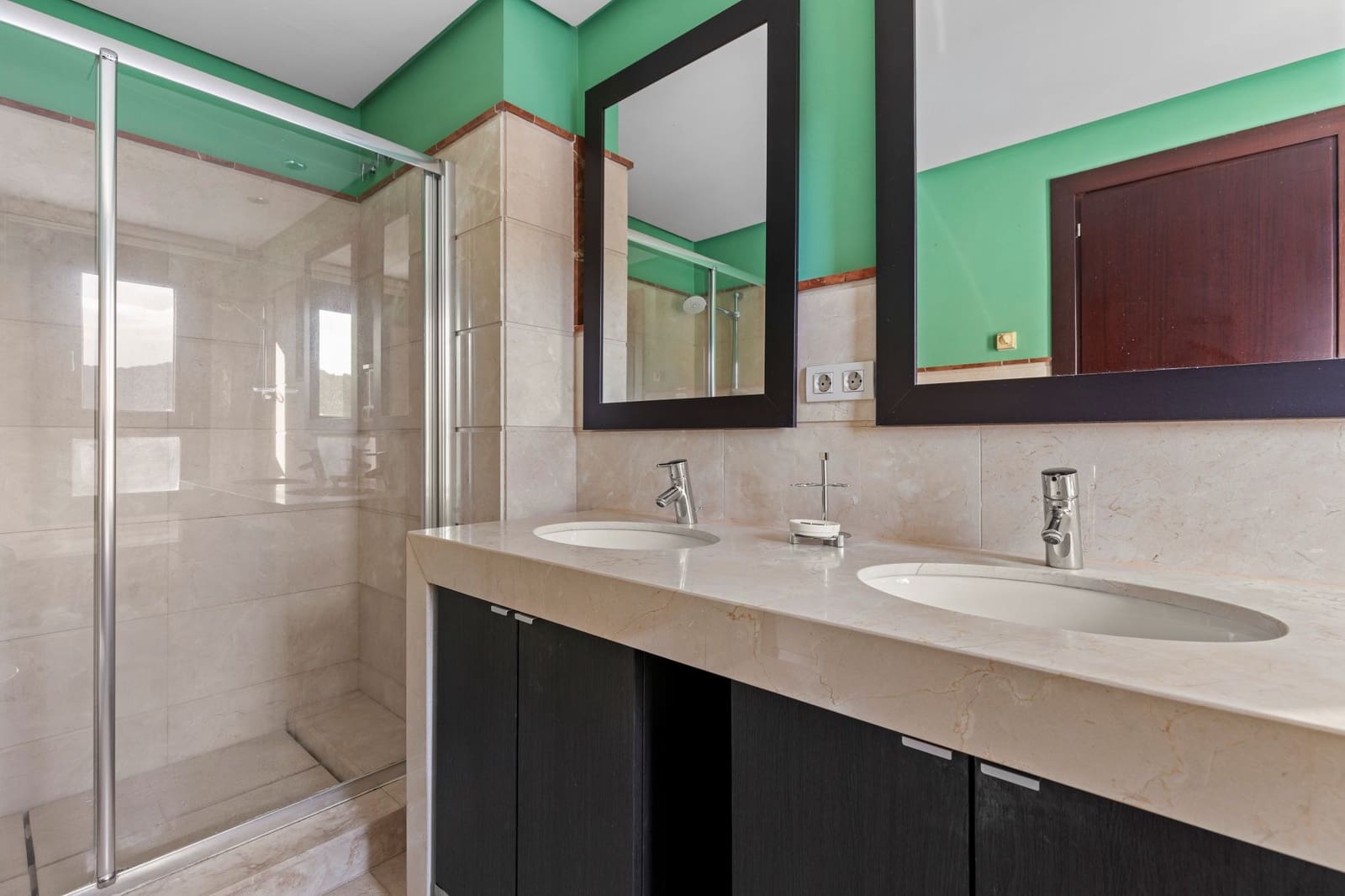 4 soverom Hus til salgs i Benahavis med svømmebasseng garasje - € 425 000 (Ref: 9451982)