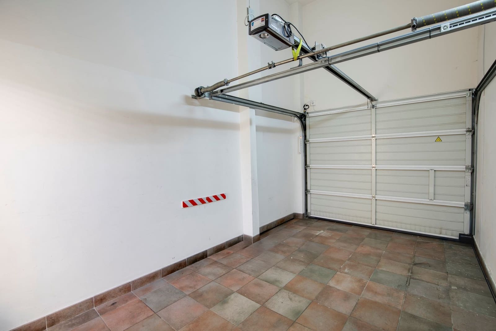 4 soverom Hus til salgs i Benahavis med svømmebasseng garasje - € 425 000 (Ref: 9451982)