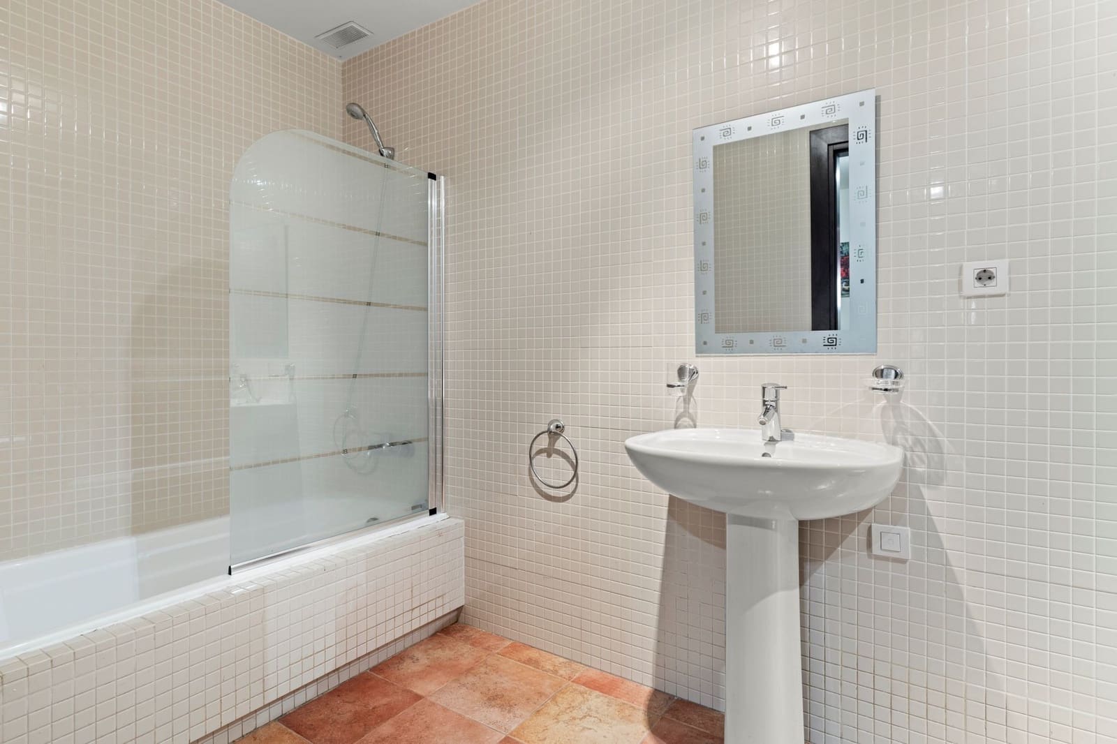 4 soverom Hus til salgs i Benahavis med svømmebasseng garasje - € 425 000 (Ref: 9451982)