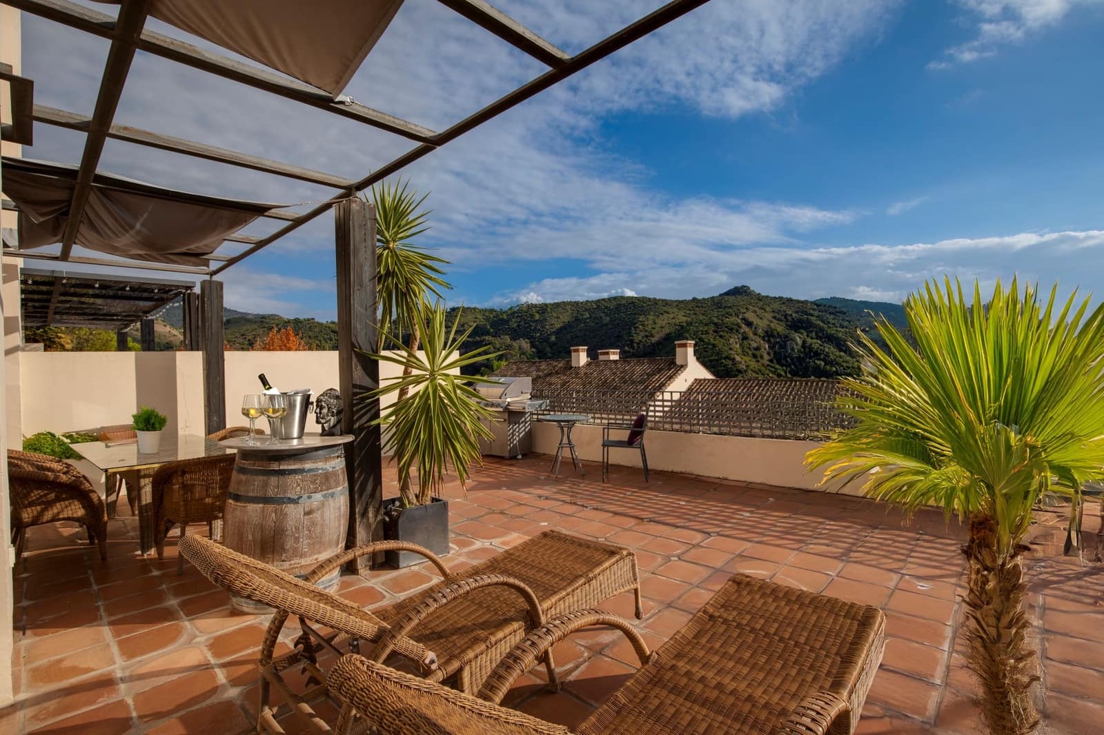 4 soverom Hus til salgs i Benahavis med svømmebasseng garasje - € 425 000 (Ref: 9451982)