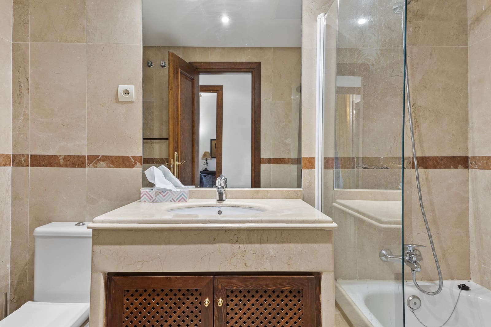 3 Zimmer Apartment zu verkaufen in Marbella mit Pool Garage - 750.000 € (Ref: 9455945)