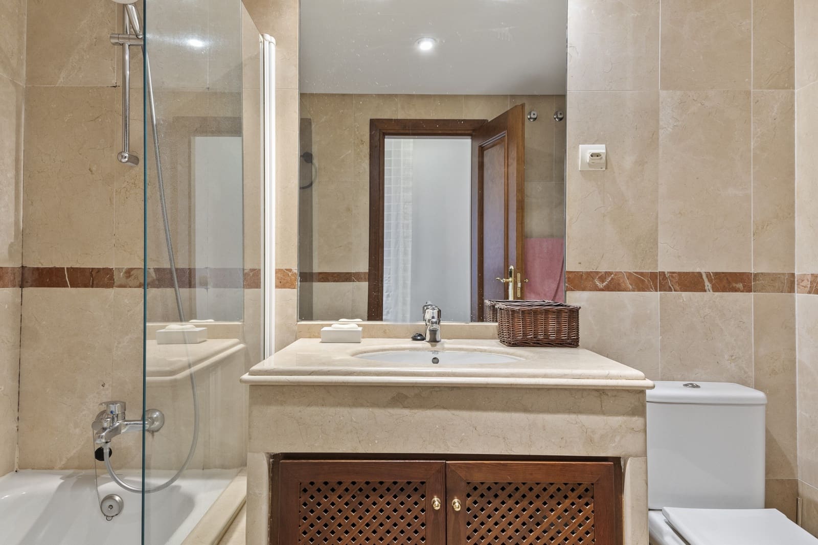 3 Zimmer Apartment zu verkaufen in Marbella mit Pool Garage - 750.000 € (Ref: 9455945)