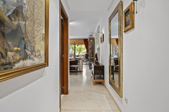 3 makuuhuone Huoneisto myytävänä paikassa Las Chapas, Marbella mukana uima-altaan 
autotalli - 750 000 € (Ref: 9455945)