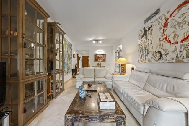 3 makuuhuone Huoneisto myytävänä paikassa Las Chapas, Marbella mukana uima-altaan 
autotalli - 750 000 € (Ref: 9455945)