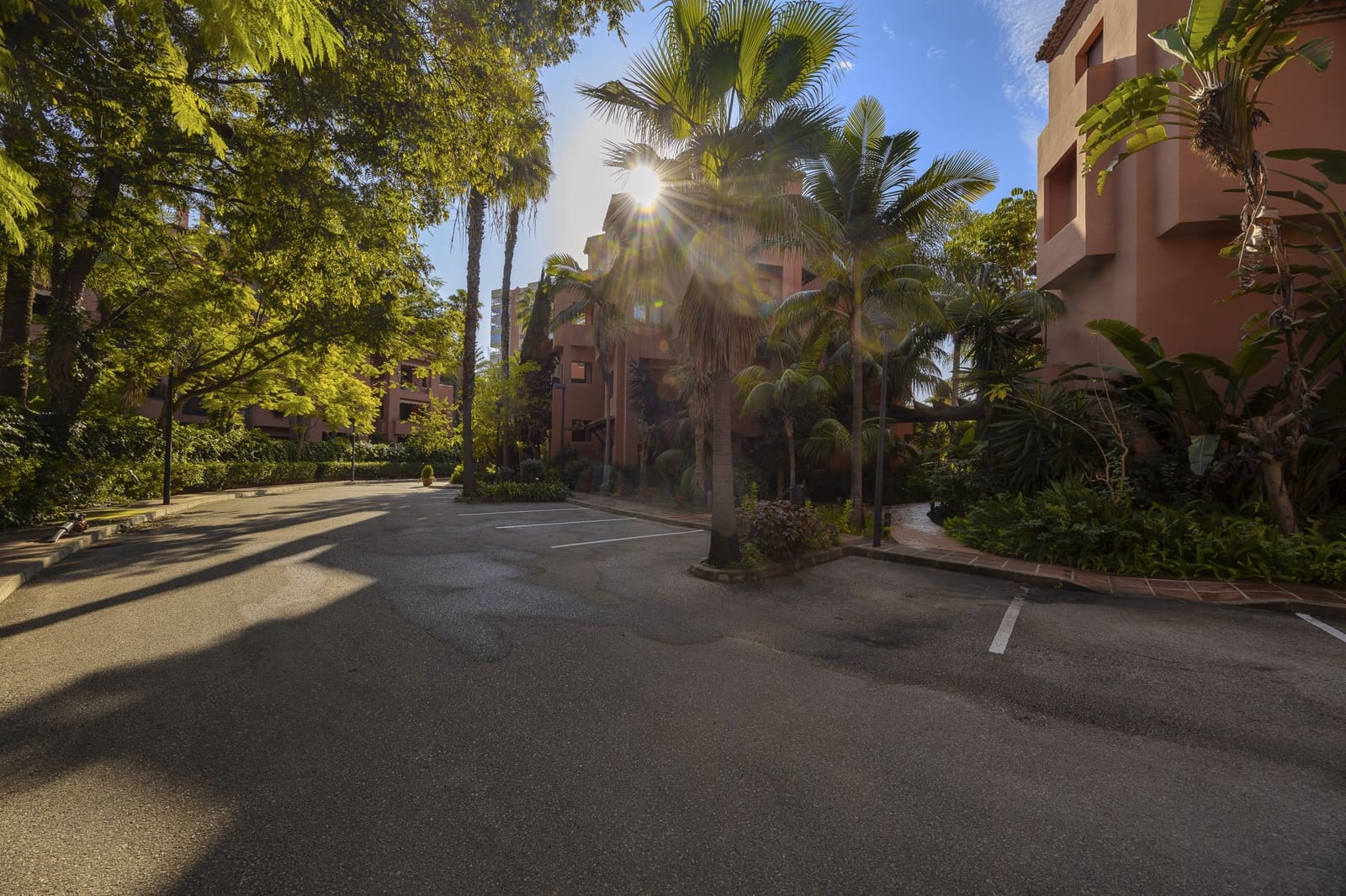 3 Zimmer Apartment zu verkaufen in Marbella mit Pool Garage - 750.000 € (Ref: 9455945)