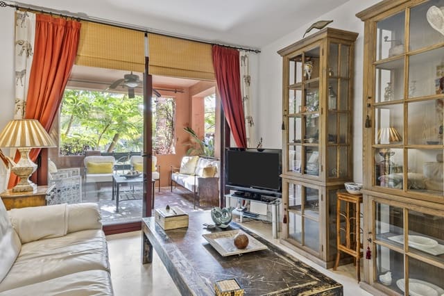 3 makuuhuone Huoneisto myytävänä paikassa Las Chapas, Marbella mukana uima-altaan 
autotalli - 750 000 € (Ref: 9455945)