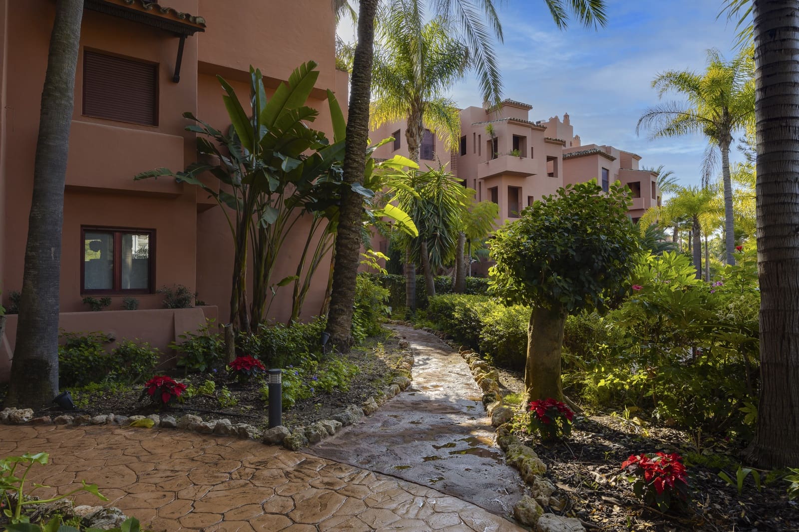 3 Zimmer Apartment zu verkaufen in Marbella mit Pool Garage - 750.000 € (Ref: 9455945)