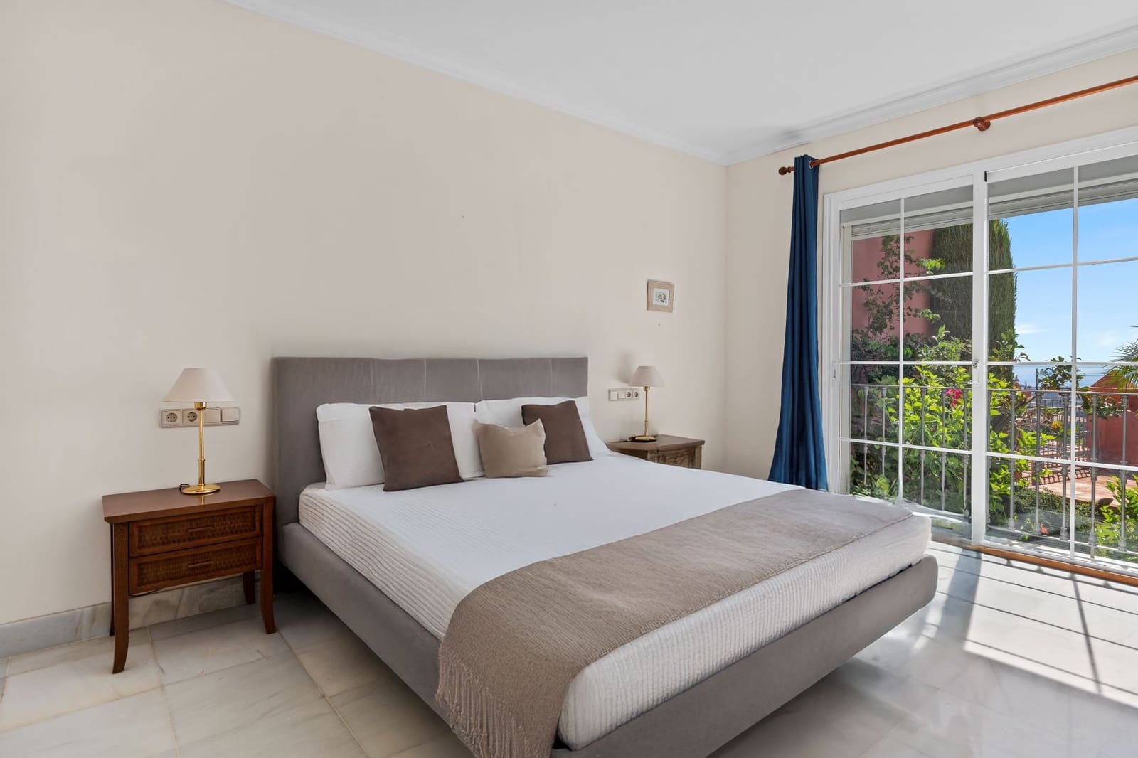 2 bedroom Apartment for sale in Monte Halcones with pool garage - € 595,000 (Ref: 9465569)