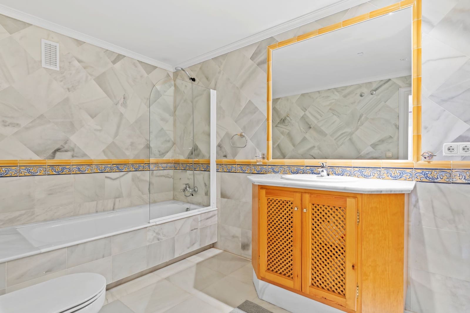 2 bedroom Apartment for sale in Monte Halcones with pool garage - € 595,000 (Ref: 9465569)