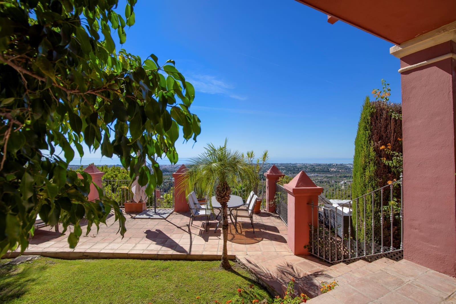 2 bedroom Apartment for sale in Monte Halcones with pool garage - € 595,000 (Ref: 9465569)