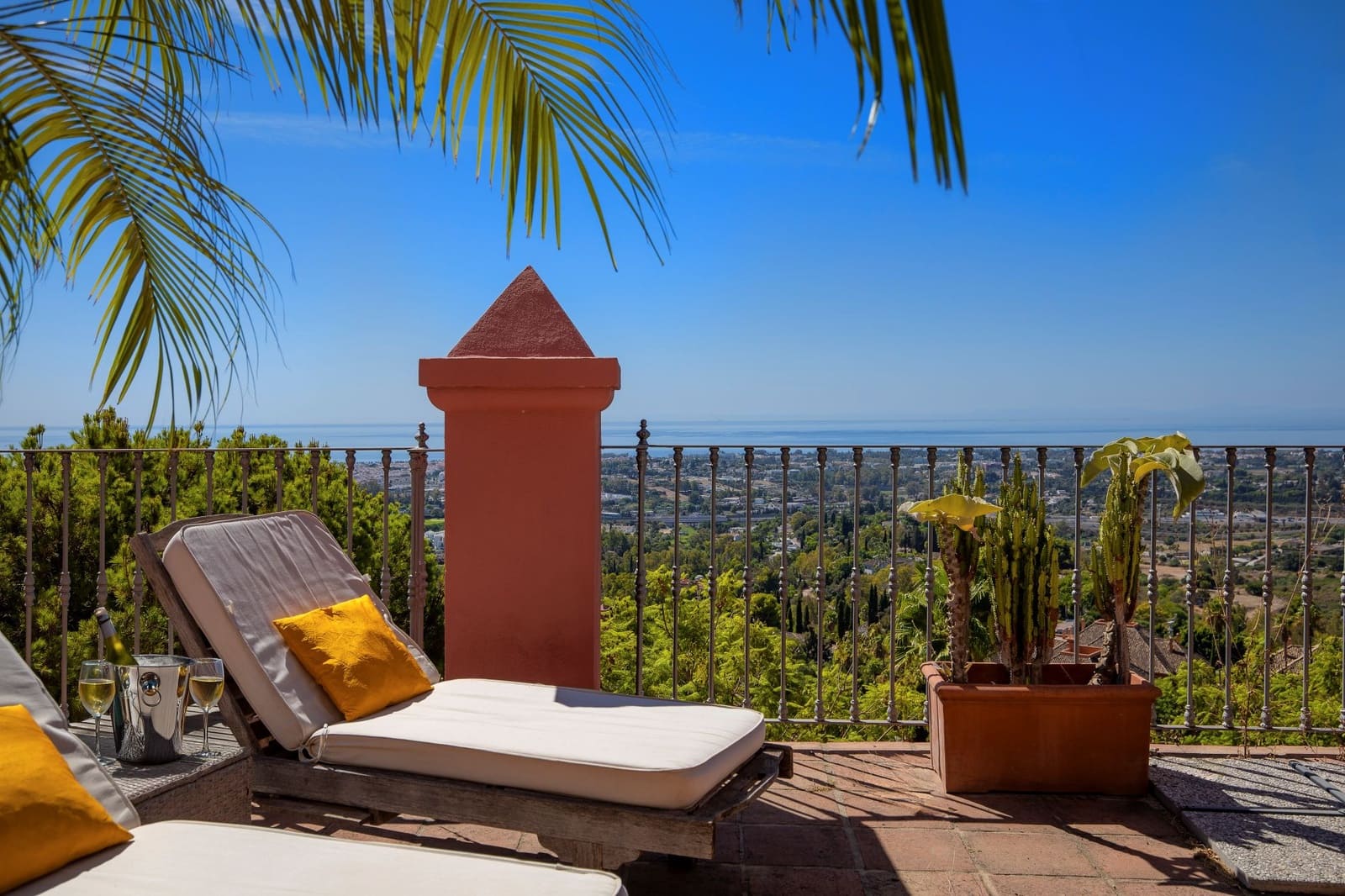 2 bedroom Apartment for sale in Monte Halcones with pool garage - € 595,000 (Ref: 9465569)