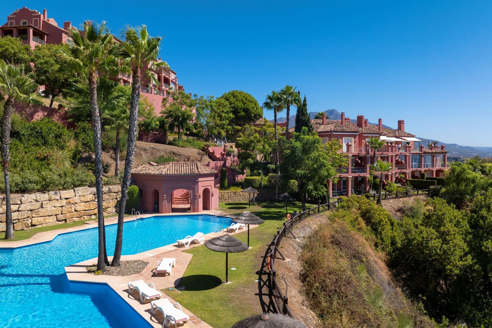 2 bedroom Apartment for sale in Monte Halcones with pool garage - € 595,000 (Ref: 9465569)