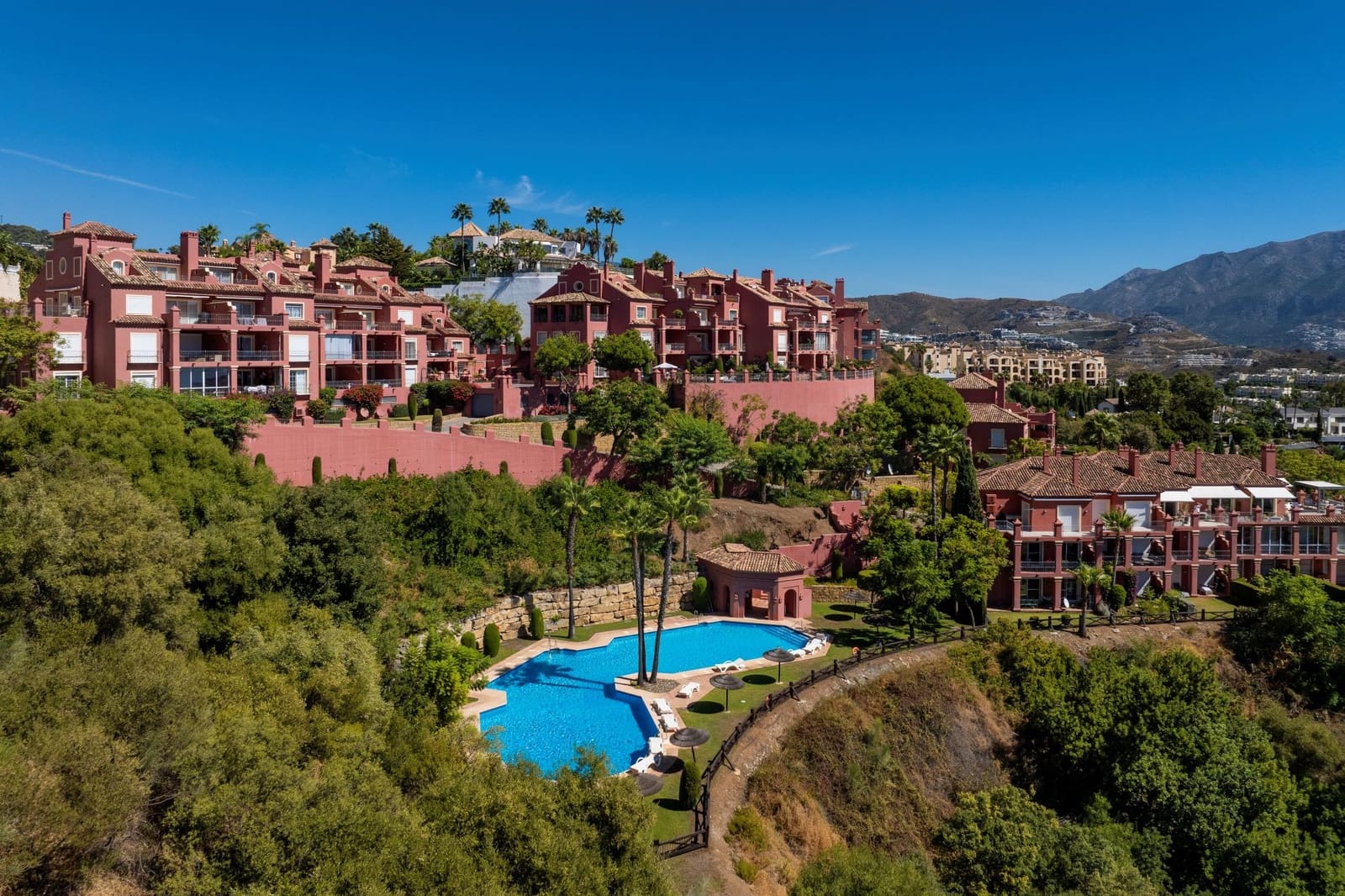 2 bedroom Apartment for sale in Monte Halcones with pool garage - € 595,000 (Ref: 9465569)