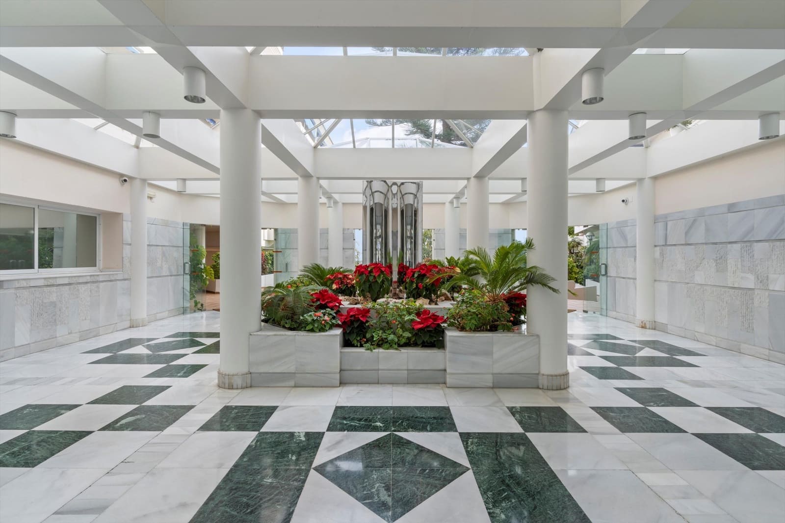 3 bedroom Penthouse for sale in San Pedro de Alcantara with pool garage - € 930,000 (Ref: 9533124)