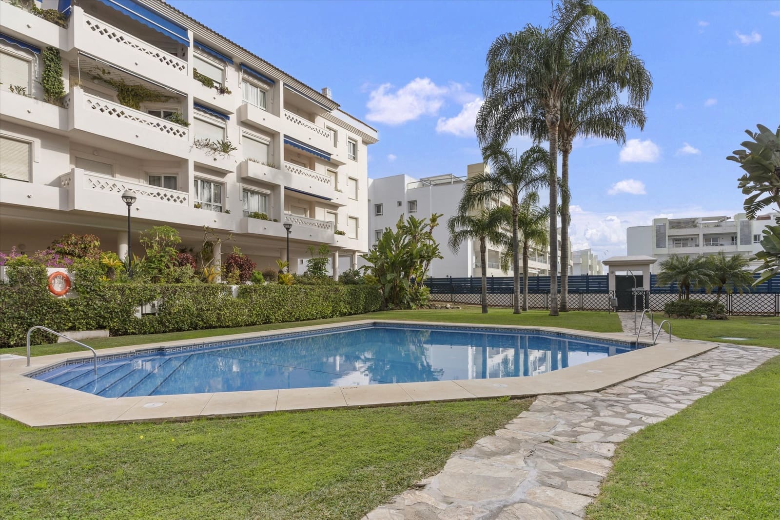 3 bedroom Penthouse for sale in San Pedro de Alcantara with pool garage - € 930,000 (Ref: 9533124)
