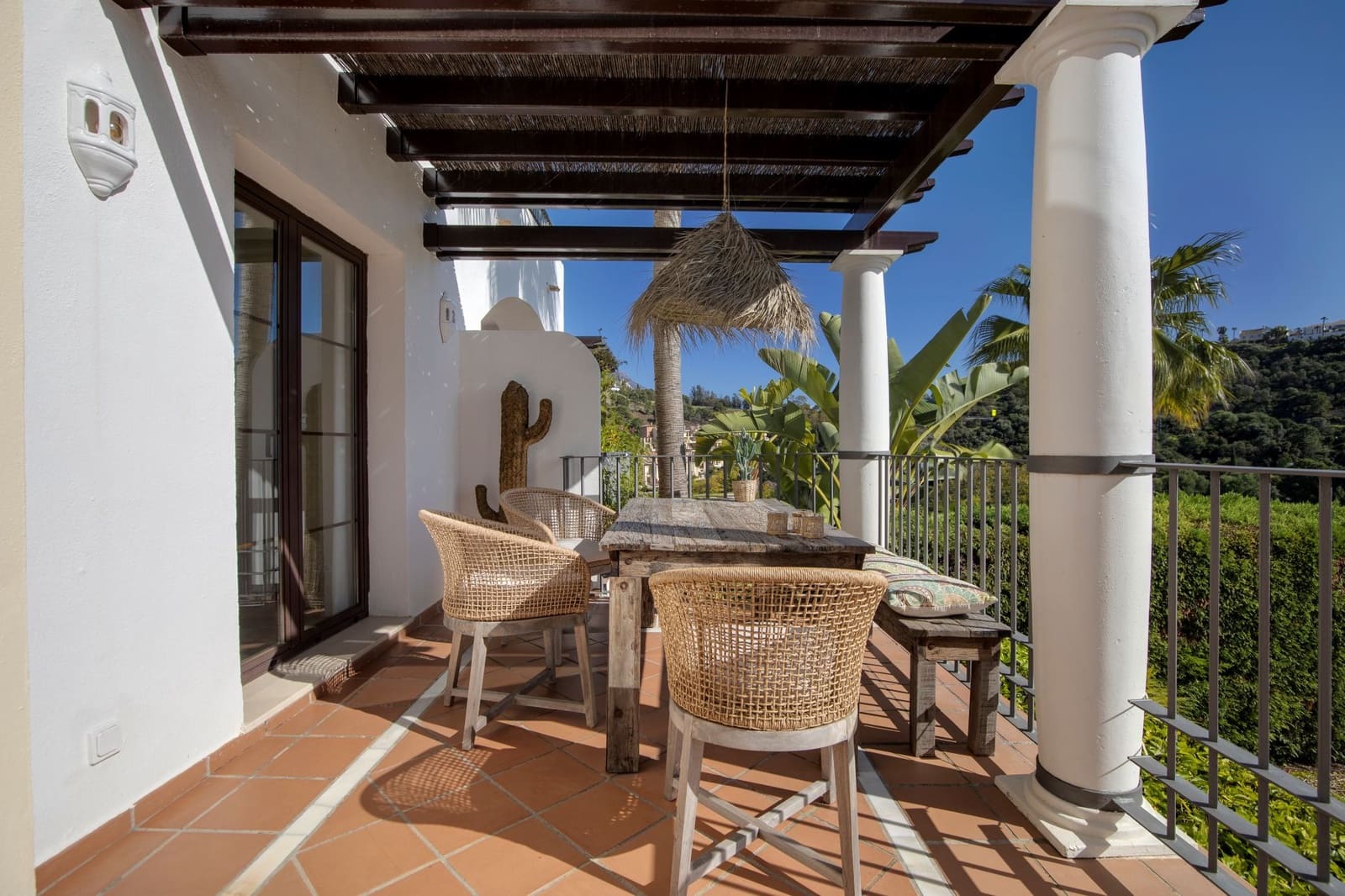 4 quarto Casa em Banda para venda em Benahavis com piscina garagem - 1 050 000 € (Ref: 9568172)