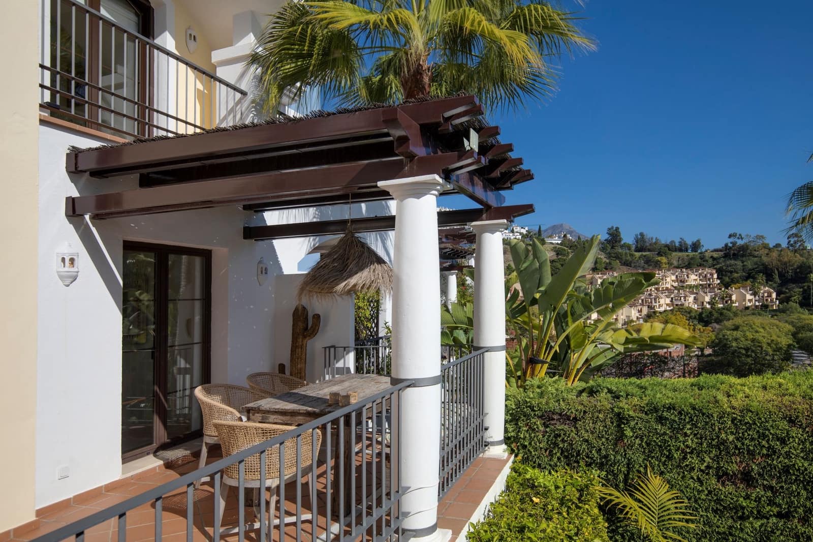 4 quarto Casa em Banda para venda em Benahavis com piscina garagem - 1 050 000 € (Ref: 9568172)