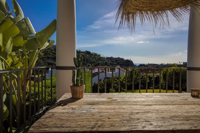 4 sypialnia Dom na sprzedaż w Los Arqueros - Puerto del Almendro, Benahavís z basenem garażem - 1 050 000 € (Ref: 9568172)