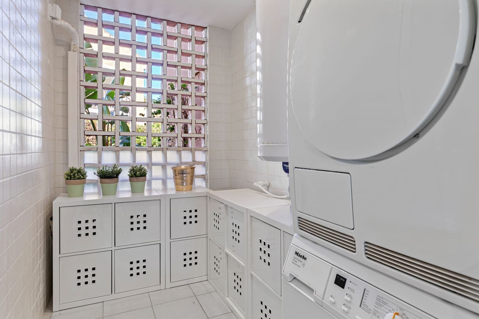 4 quarto Casa em Banda para venda em Benahavis com piscina garagem - 1 050 000 € (Ref: 9568172)