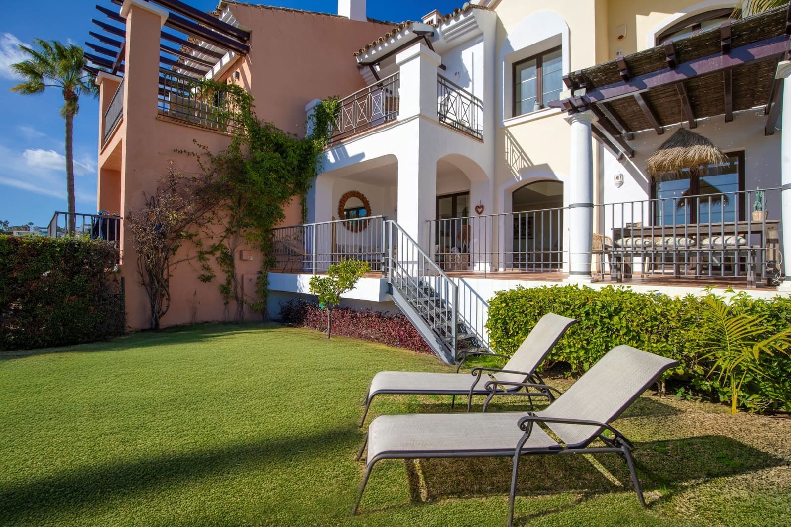 4 quarto Casa em Banda para venda em Benahavis com piscina garagem - 1 050 000 € (Ref: 9568172)