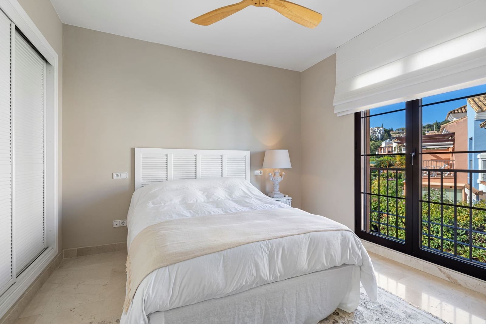 4 quarto Casa em Banda para venda em Benahavis com piscina garagem - 1 050 000 € (Ref: 9568172)